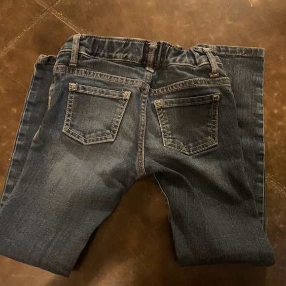 🎀4/$20 sale item 
Old navy girls 6 skinny jeans - Picture 2 of 3